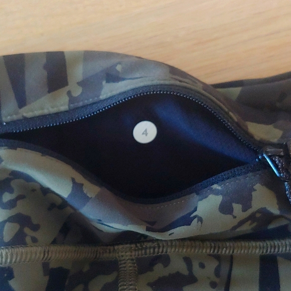 Lululemon Tight Stuff Tight Size 4 Pop Cut Fatigue Green Black Camo - Picture 8 of 11
